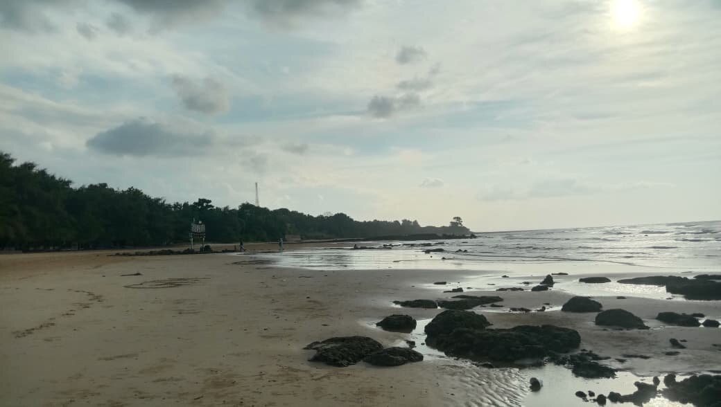 Pantai Lon Malang Saat Air Surut