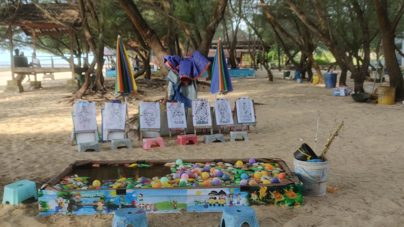 Stan Mewarnai dan Kolam Pancing Bola